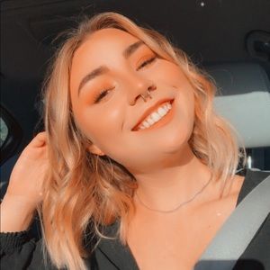 Meet your Posher, Ava